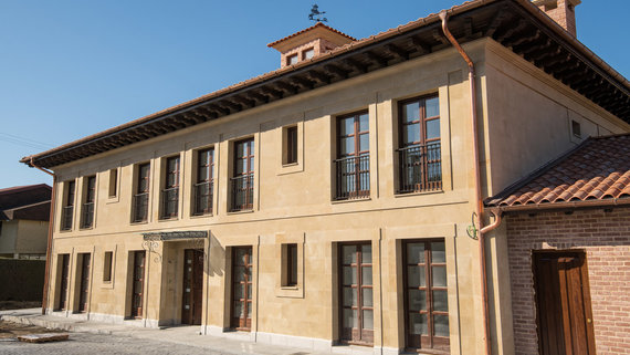 HOTEL EN ARENISCA DORADA URBION